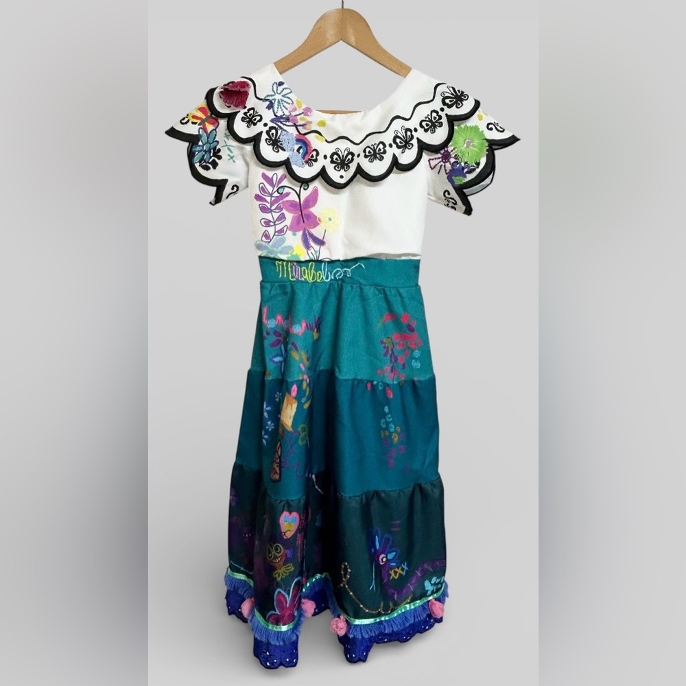 Disney Store Parks Encanto Mirabel Costume dress w flowers butterflies Size 7/8